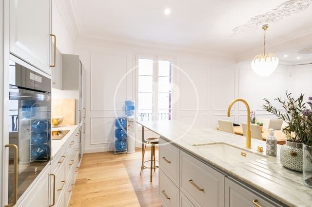 Appartement de 3 chambres à louer à El Raval, Barcelone ville - 2 255 € (Ref: 9645003)