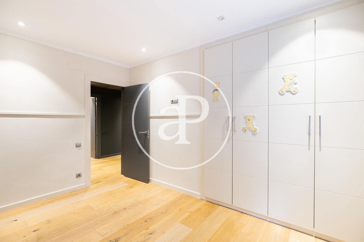 5 soveværelse Lejlighed til leje i Barcelona by - € 4.400 (Ref: 9670627)