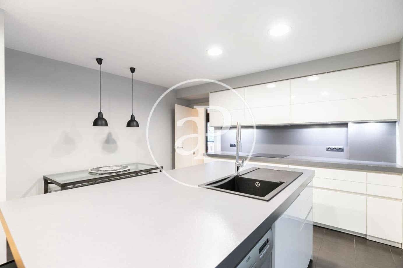 5 soveværelse Lejlighed til leje i Barcelona by - € 4.400 (Ref: 9670627)