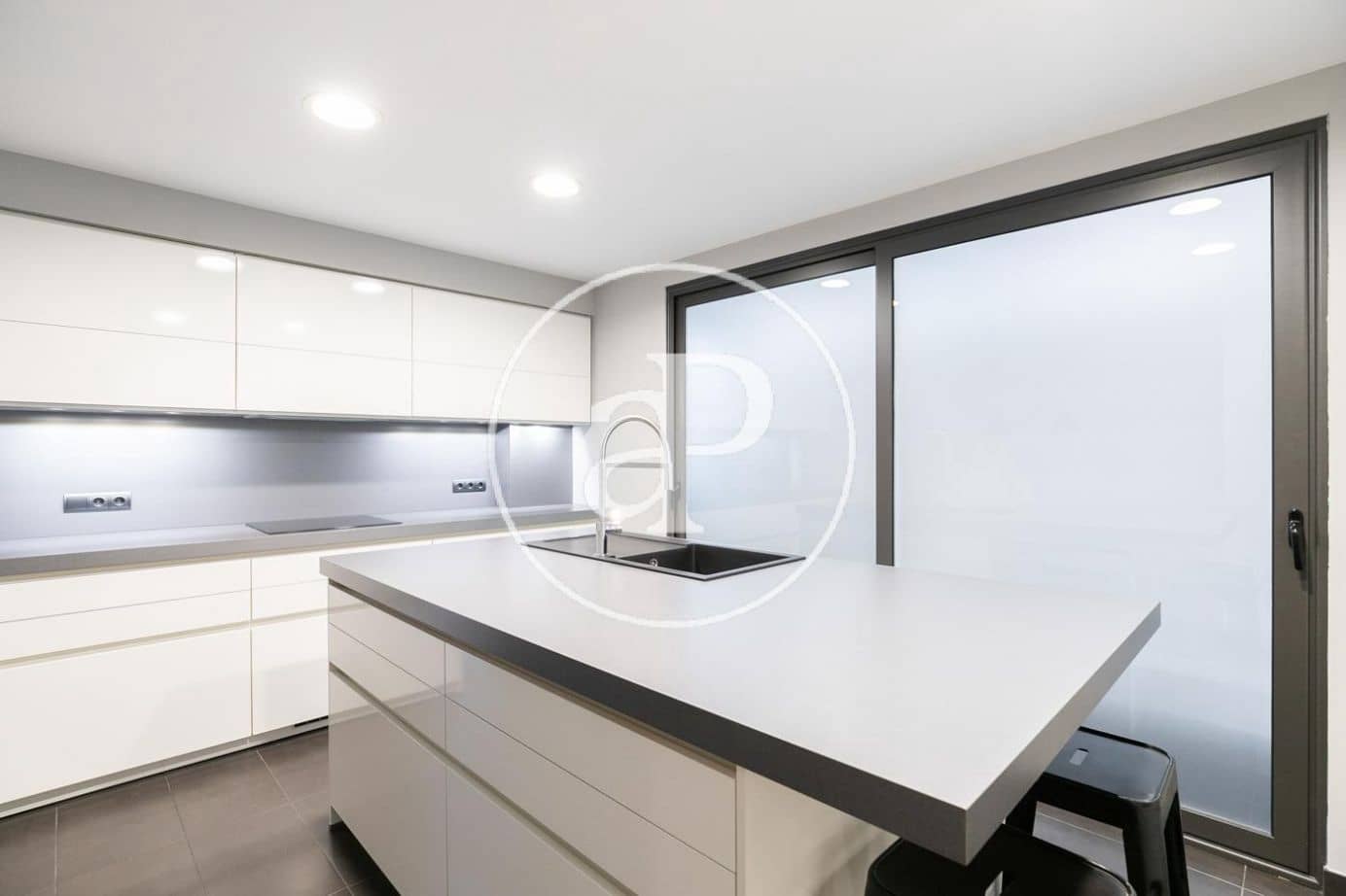 5 soveværelse Lejlighed til leje i Barcelona by - € 4.400 (Ref: 9670627)