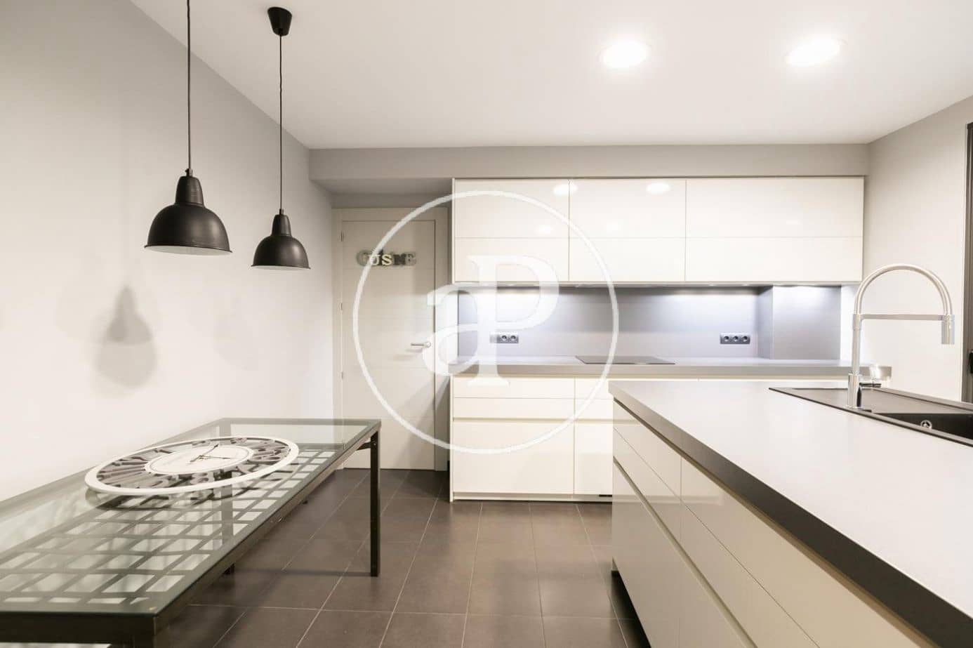 5 soveværelse Lejlighed til leje i Barcelona by - € 4.400 (Ref: 9670627)