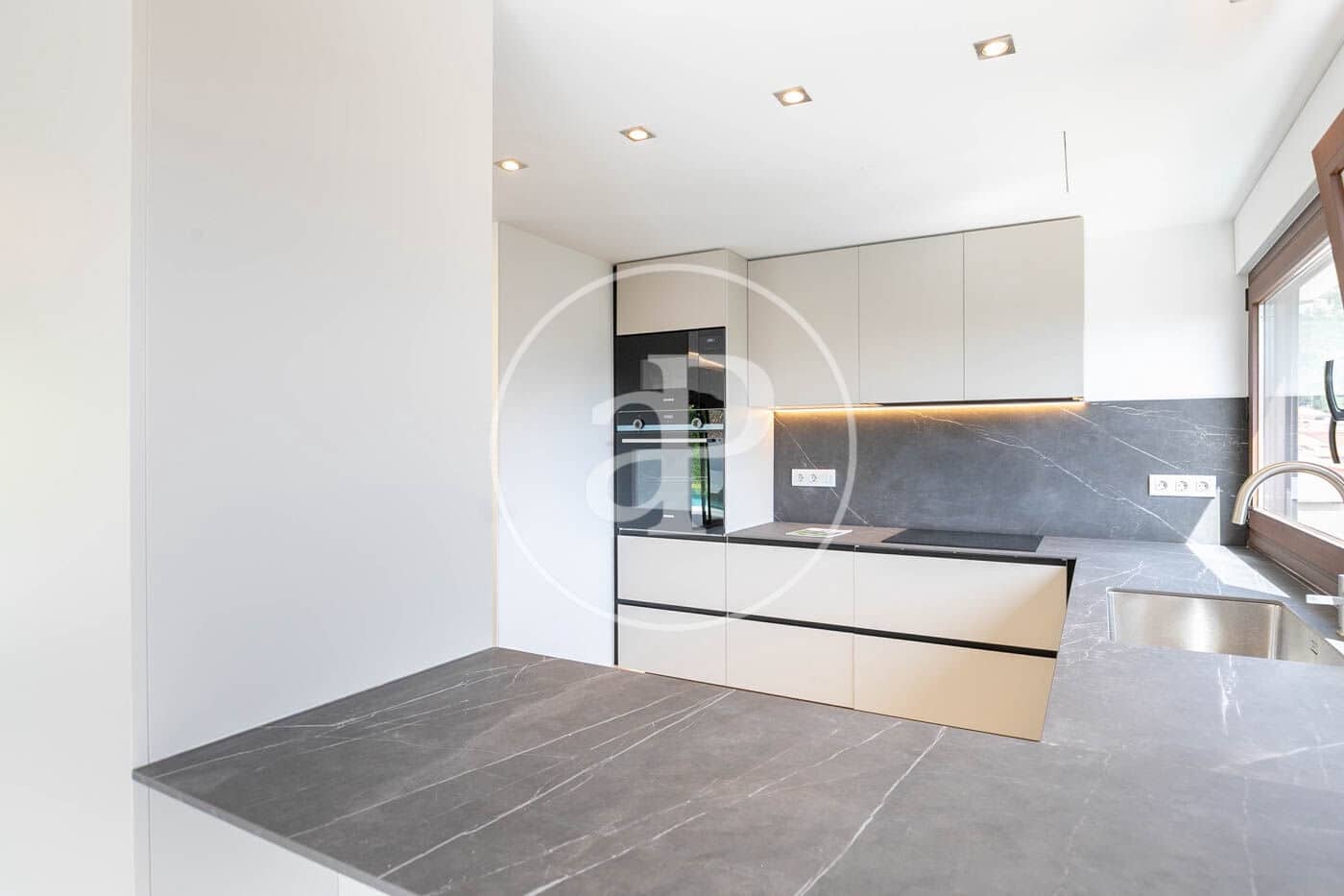 3 camera da letto Appartamento da affittare in Barcelona citta con piscina - 8.450 € (Rif: 9677737)