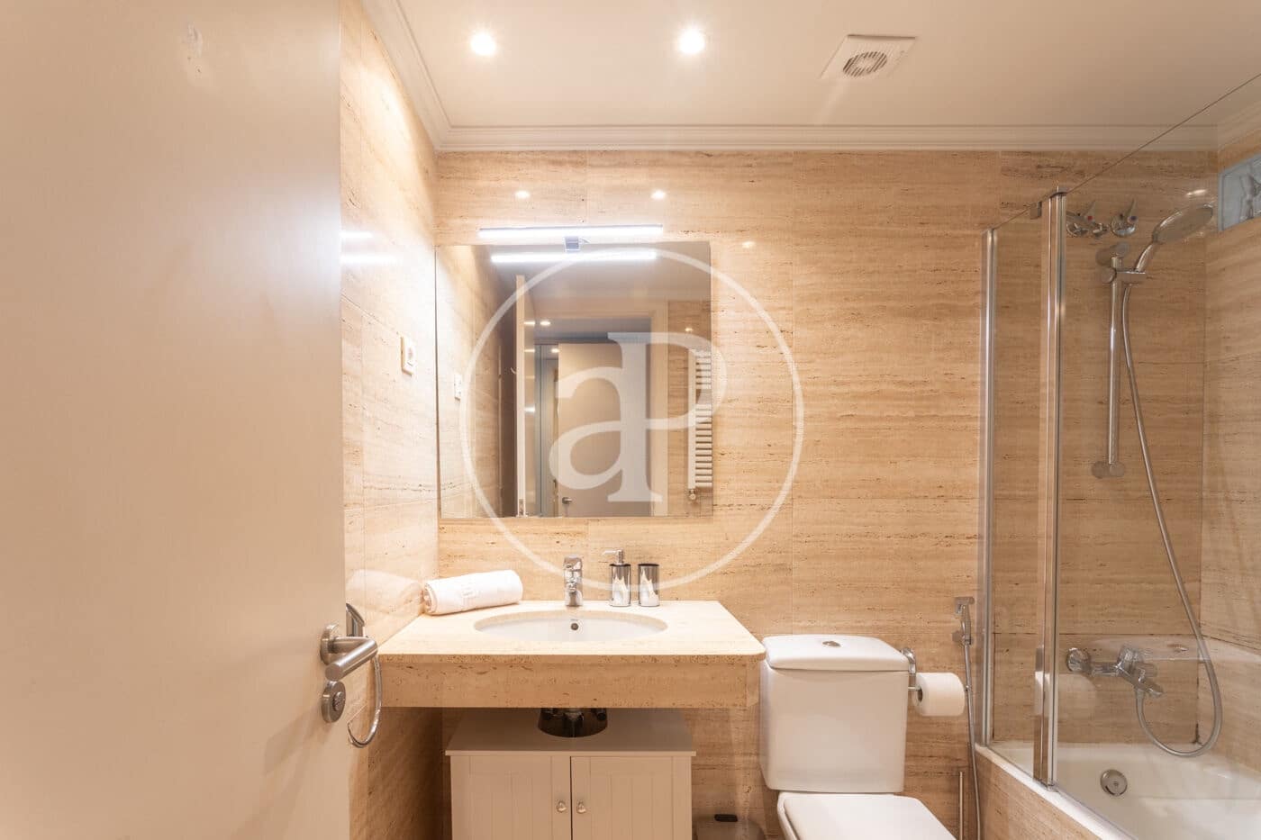 3 quarto Apartamento para arrendar em Barcelona cidade - 2 800 € (Ref: 9677739)