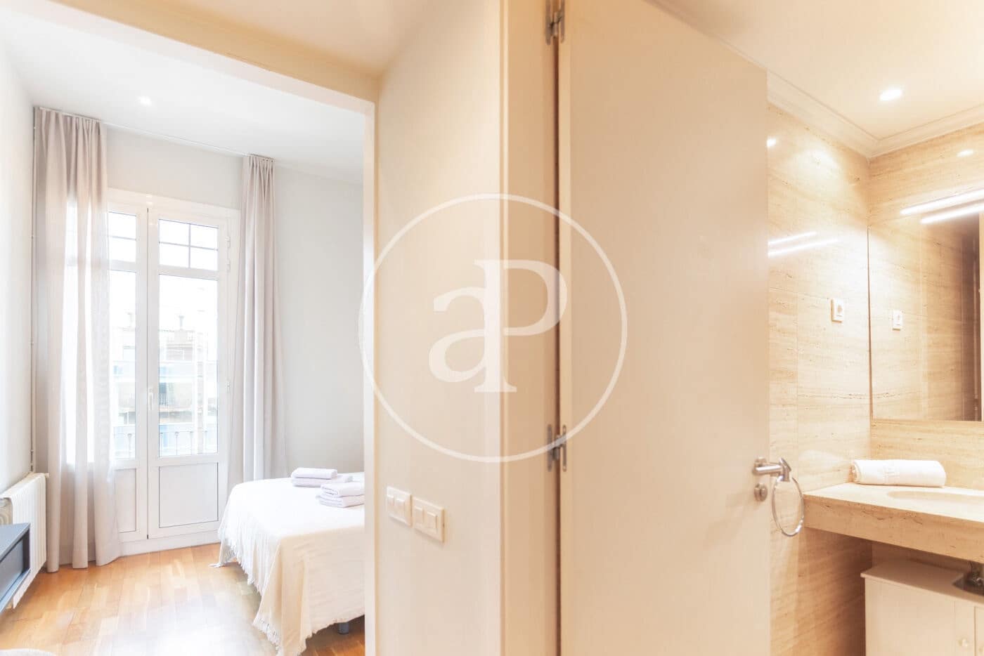 3 quarto Apartamento para arrendar em Barcelona cidade - 2 800 € (Ref: 9677739)