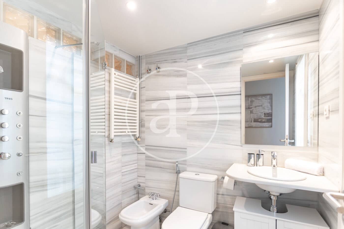 3 quarto Apartamento para arrendar em Barcelona cidade - 2 800 € (Ref: 9677739)