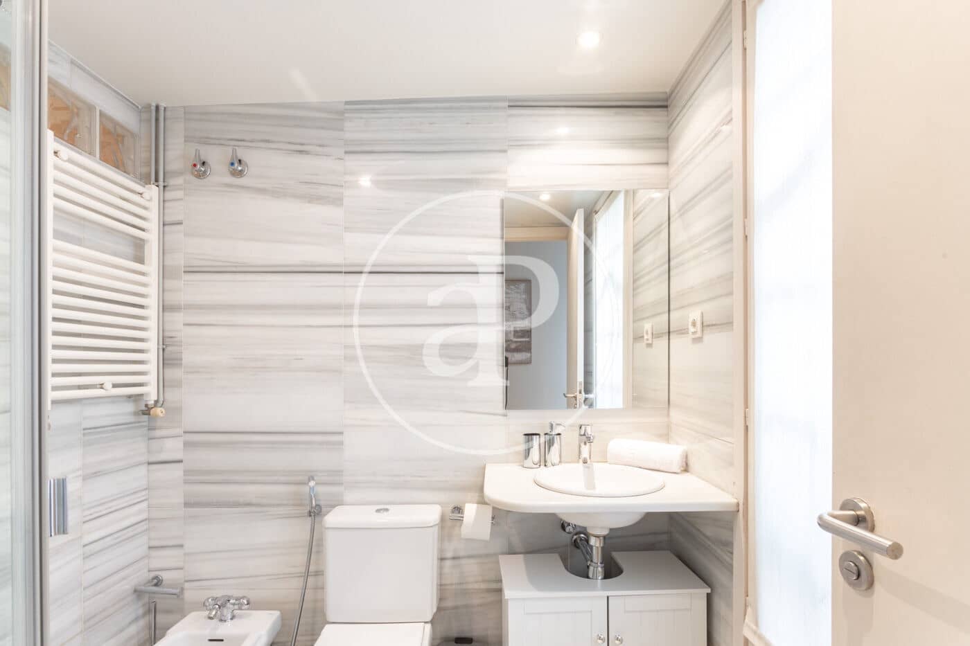 3 quarto Apartamento para arrendar em Barcelona cidade - 2 800 € (Ref: 9677739)