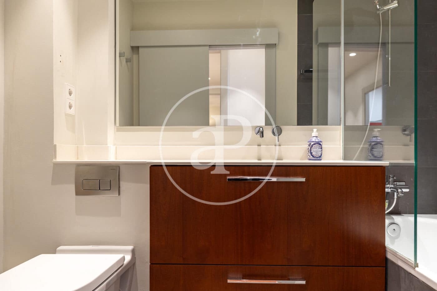 3 bedroom Apartment for rent in Barcelona city - € 2,237 (Ref: 9686402)