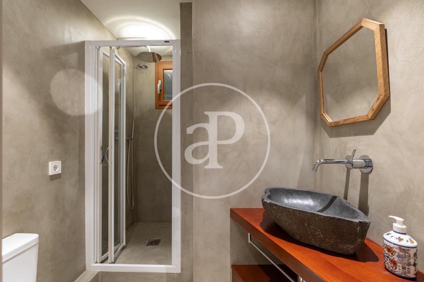 3 bedroom Apartment for rent in Barcelona city - € 2,237 (Ref: 9686402)