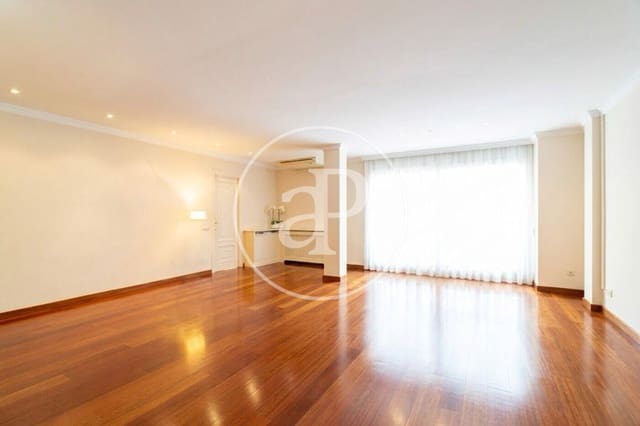 5 sovrum Lägenhet att hyra i La Sagrada Família, Barcelona stad med garage - 4 950 € (Ref: 9686403)