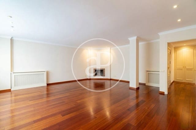 5 sovrum Lägenhet att hyra i La Sagrada Família, Barcelona stad med garage - 4 950 € (Ref: 9686403)