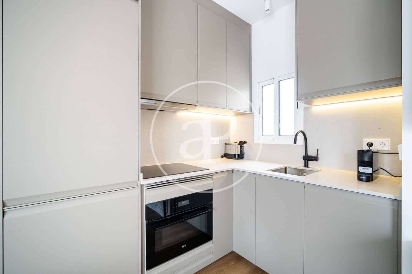 1 soverom Penthouse til salgs i Barcelona by - € 330 000 (Ref: 9686404)