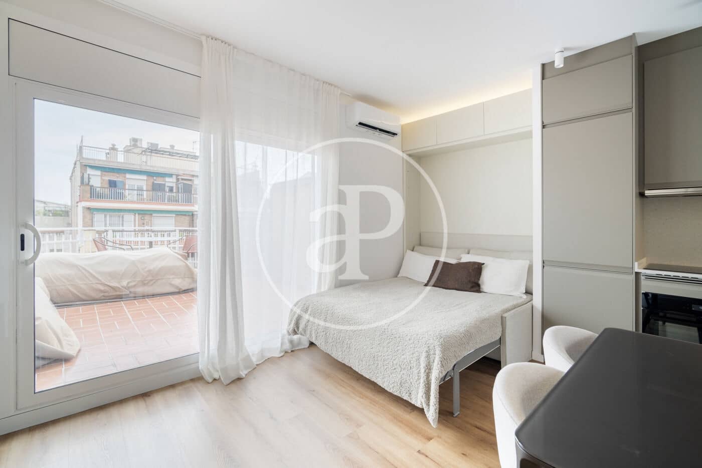 1 soverom Penthouse til salgs i Barcelona by - € 330 000 (Ref: 9686404)