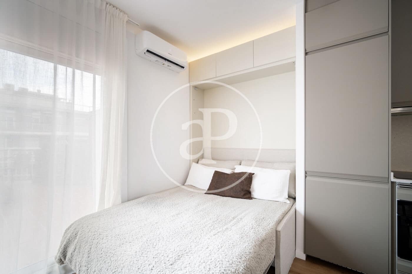 1 soverom Penthouse til salgs i Barcelona by - € 330 000 (Ref: 9686404)