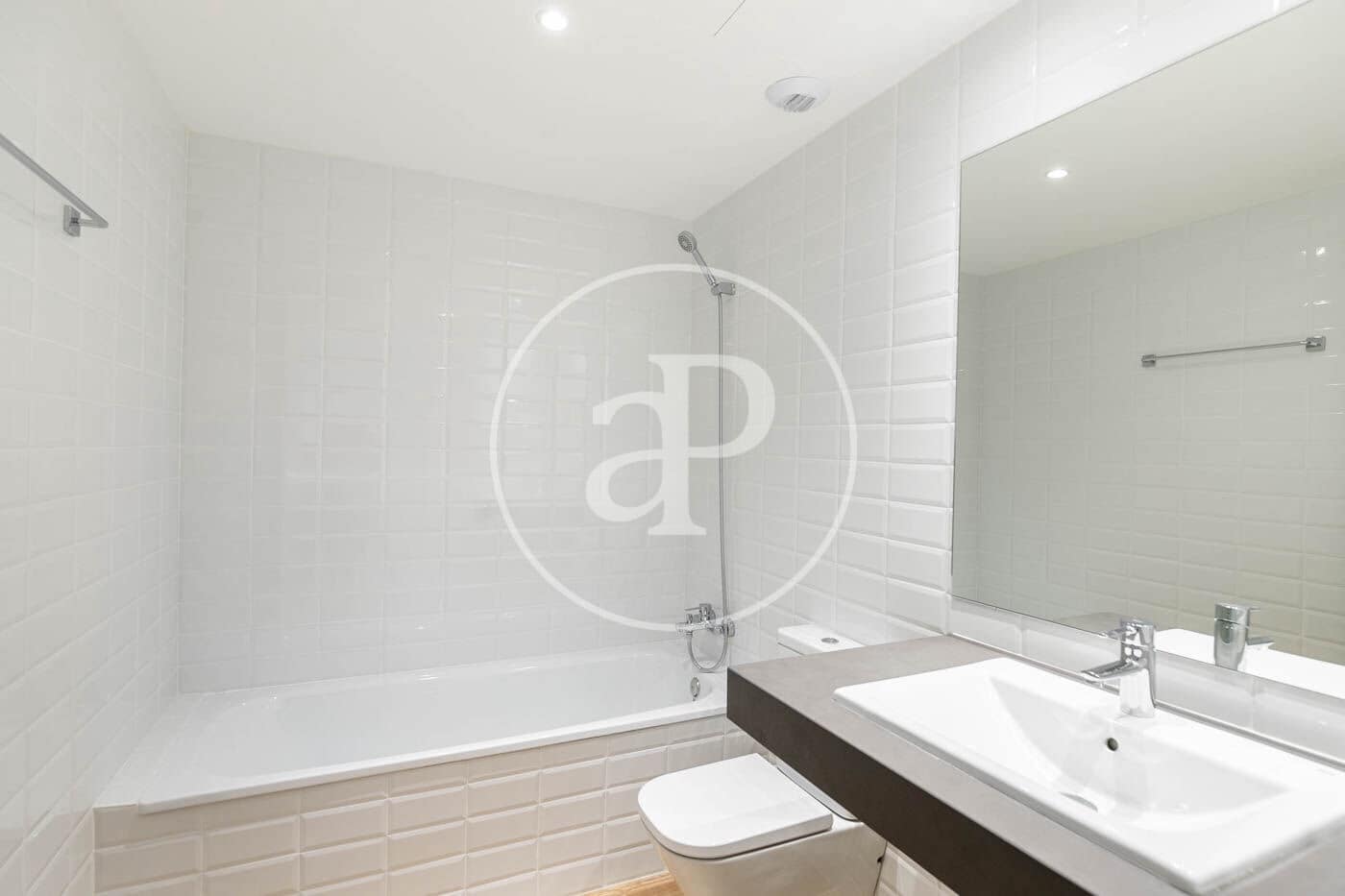 Appartement de 3 chambres à louer à Esplugues de Llobregat avec piscine - 3 331 € (Ref: 9690589)