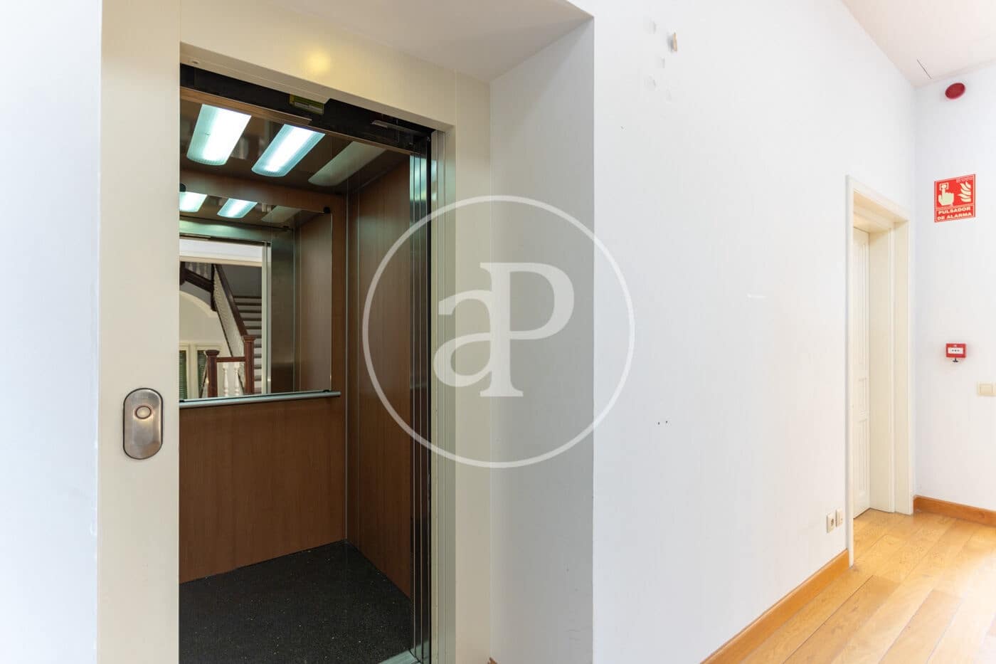 10 bedroom Villa for rent in Barcelona city - € 15,000 (Ref: 9698817)