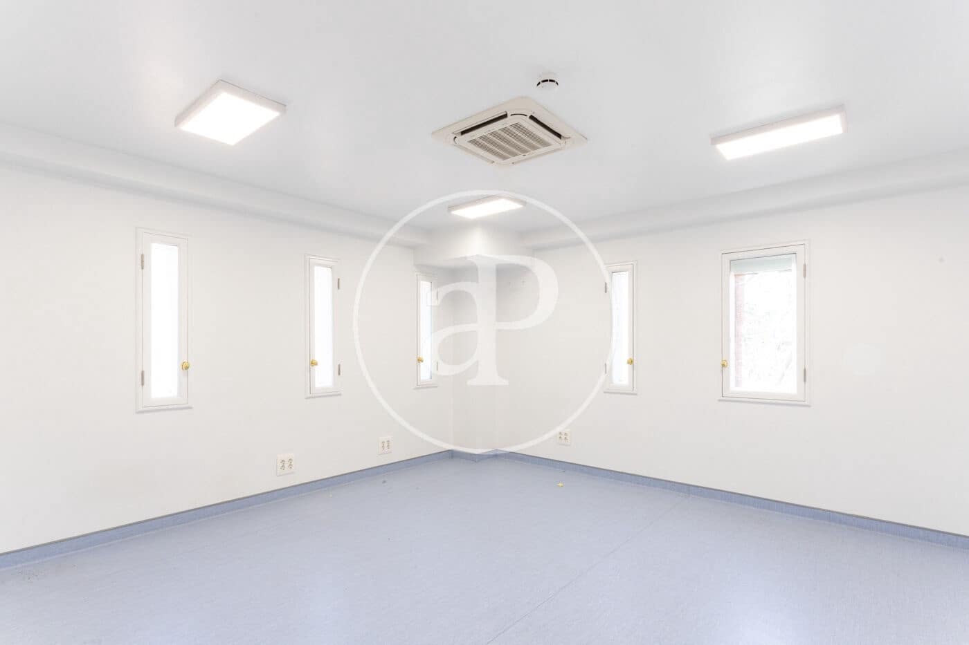 10 bedroom Villa for rent in Barcelona city - € 15,000 (Ref: 9698817)