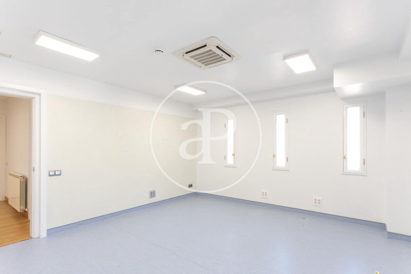 10 bedroom Villa for rent in Barcelona city - € 15,000 (Ref: 9698817)