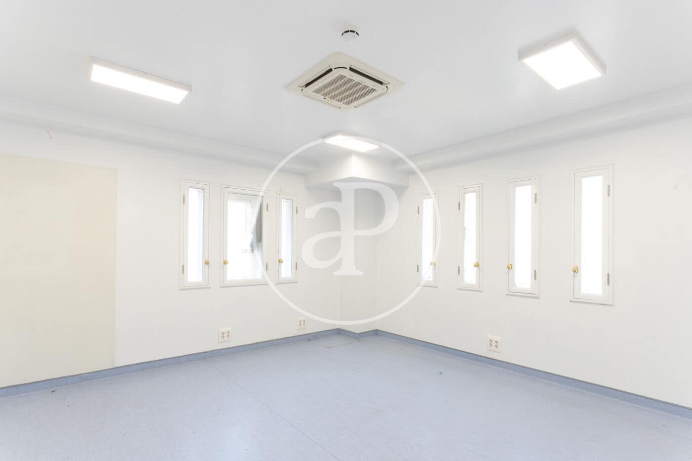 10 bedroom Villa for rent in Barcelona city - € 15,000 (Ref: 9698817)