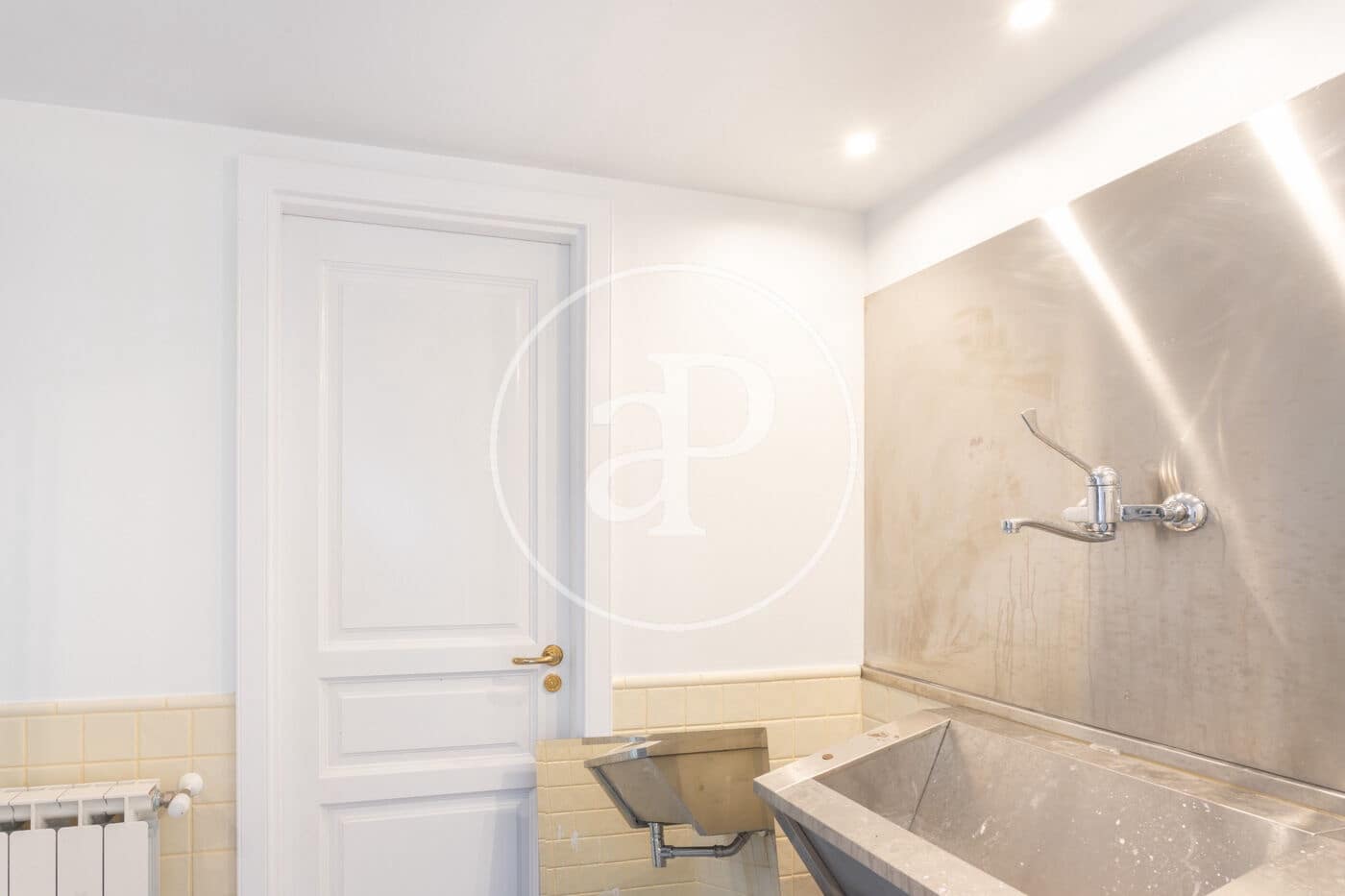 10 bedroom Villa for rent in Barcelona city - € 15,000 (Ref: 9698817)