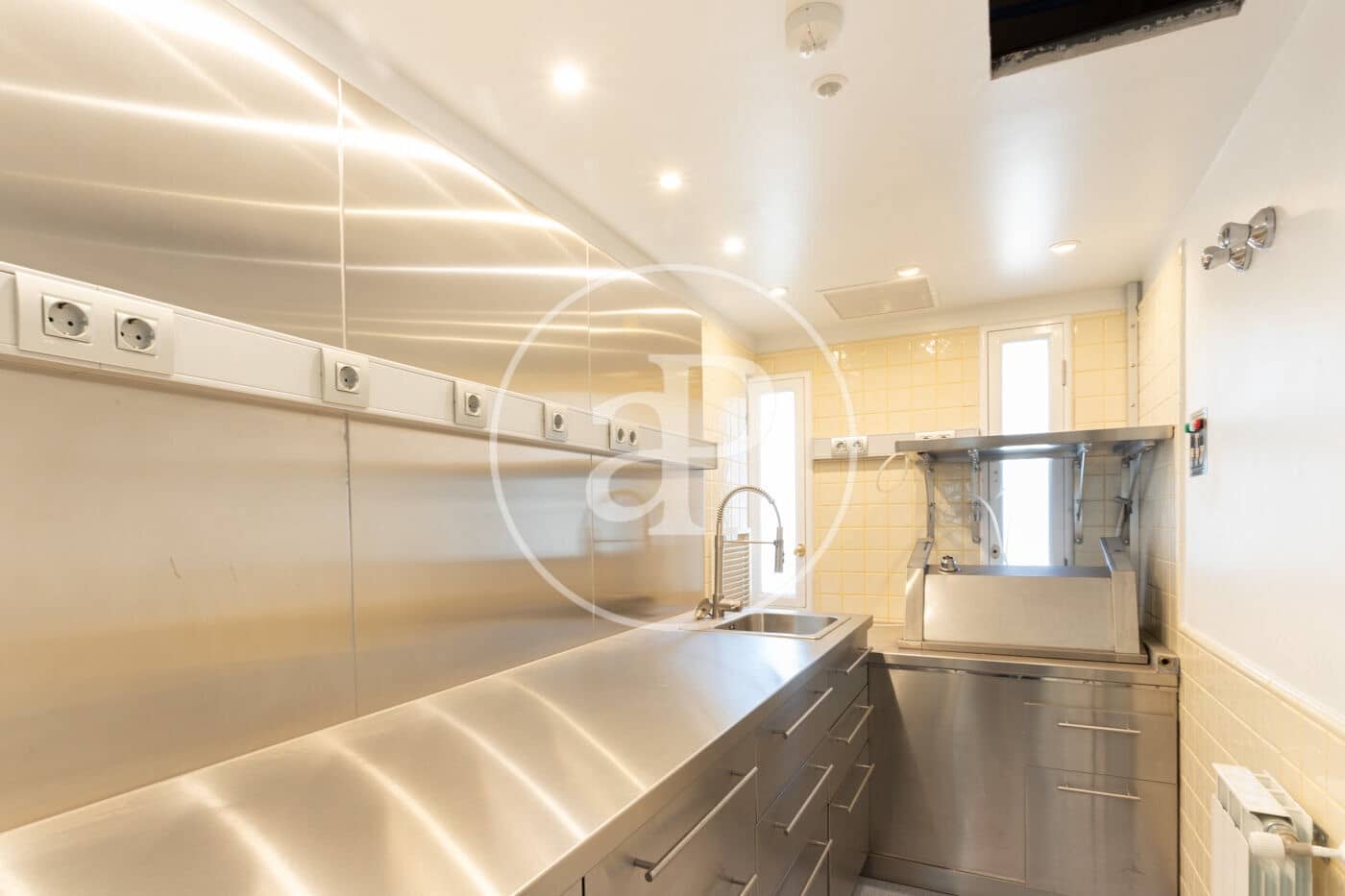 10 bedroom Villa for rent in Barcelona city - € 15,000 (Ref: 9698817)