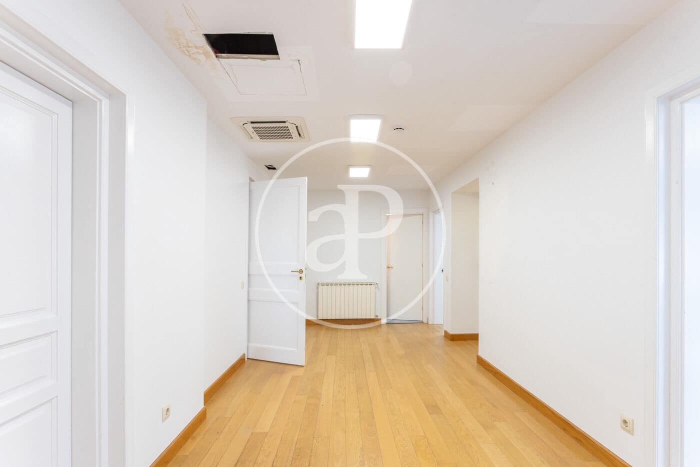 10 bedroom Villa for rent in Barcelona city - € 15,000 (Ref: 9698817)