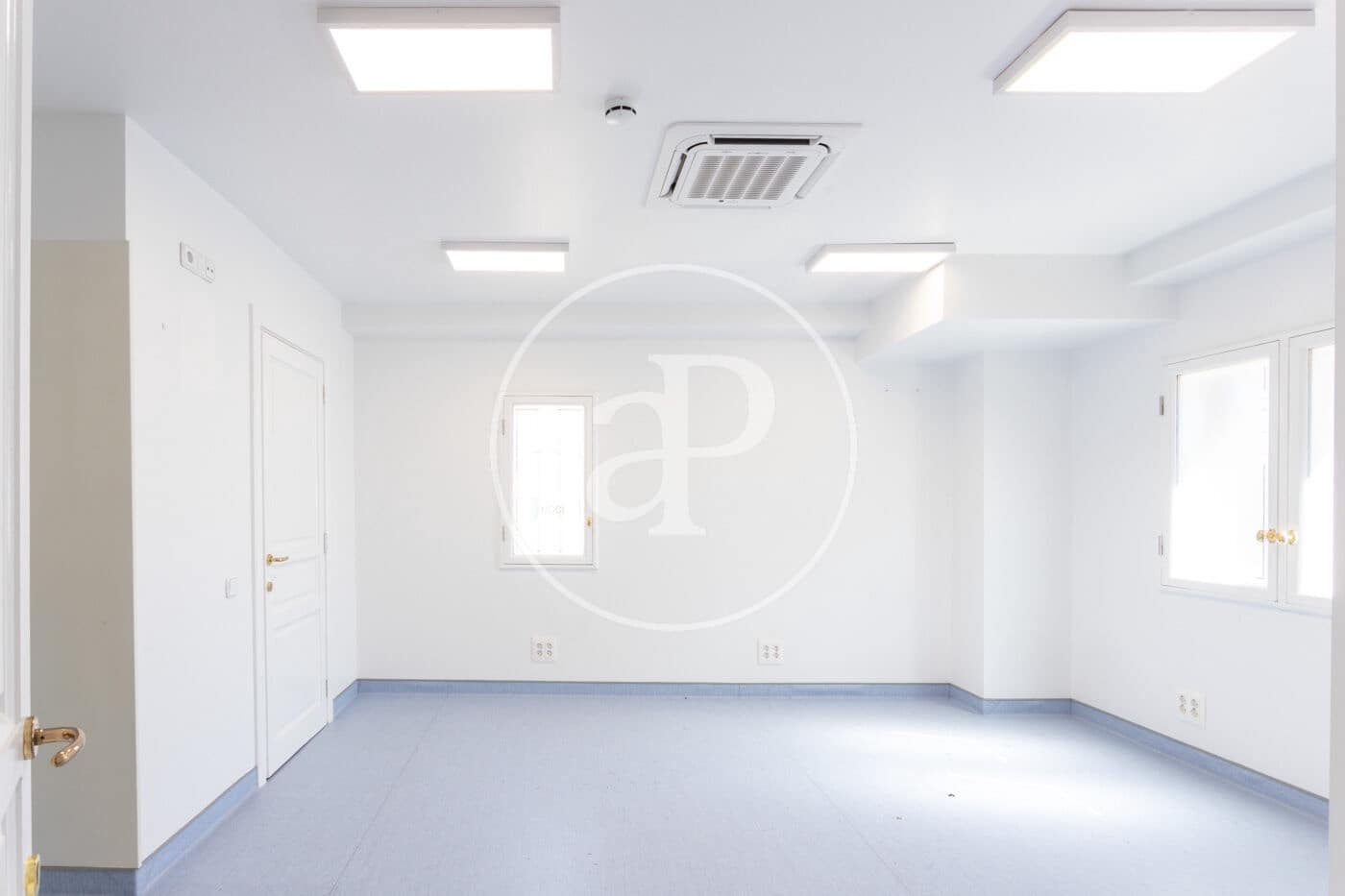 10 bedroom Villa for rent in Barcelona city - € 15,000 (Ref: 9698817)