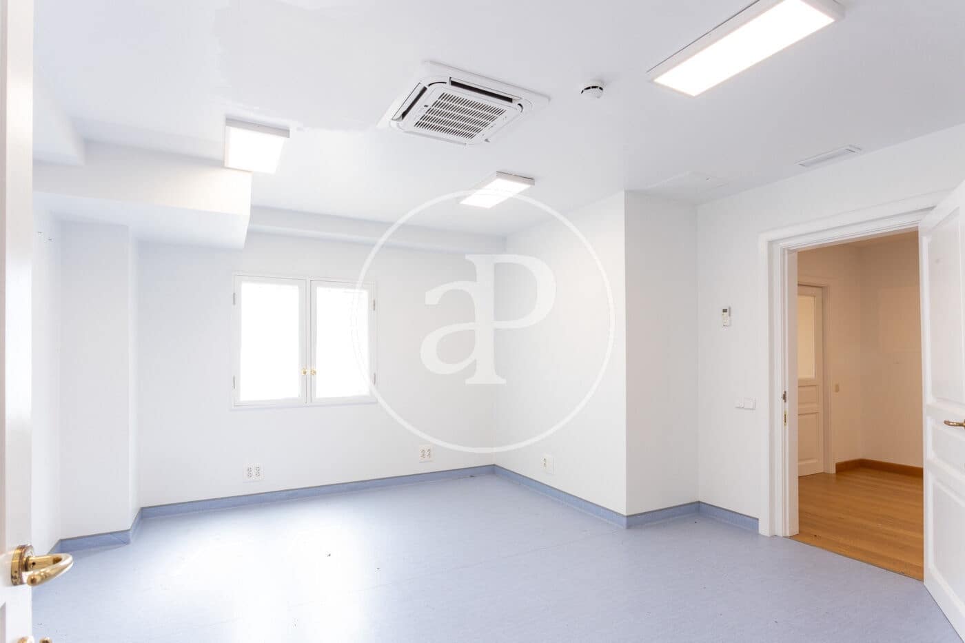 10 bedroom Villa for rent in Barcelona city - € 15,000 (Ref: 9698817)