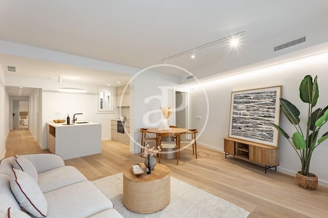 3 bedroom Apartment for sale in La Dreta de L'Eixample, Barcelona city with pool - € 699,000 (Ref: 9698821)