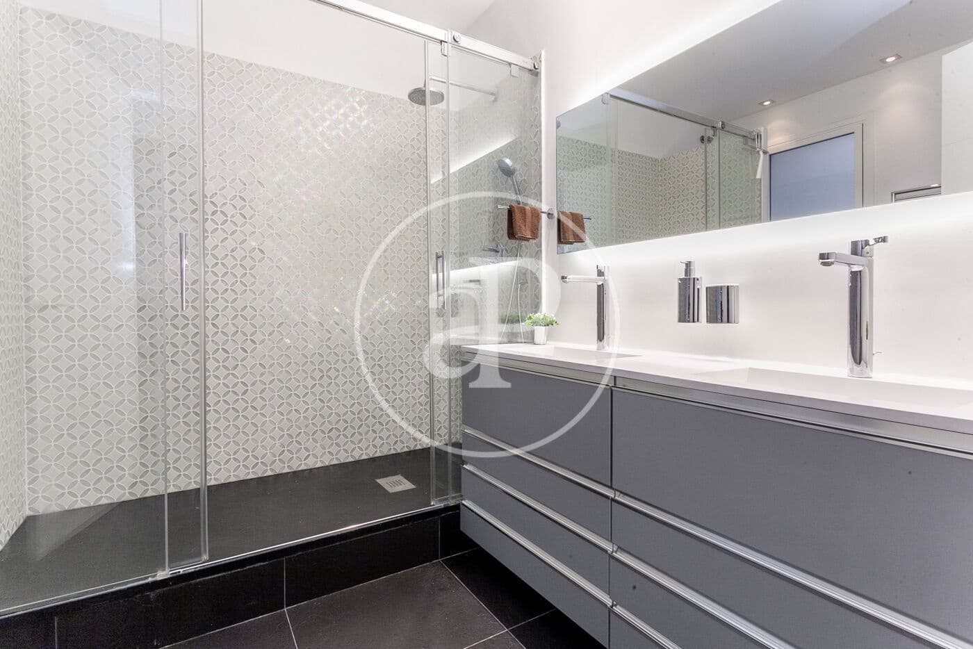 3 bedroom Apartment for rent in Barcelona city - € 2,900 (Ref: 9698822)