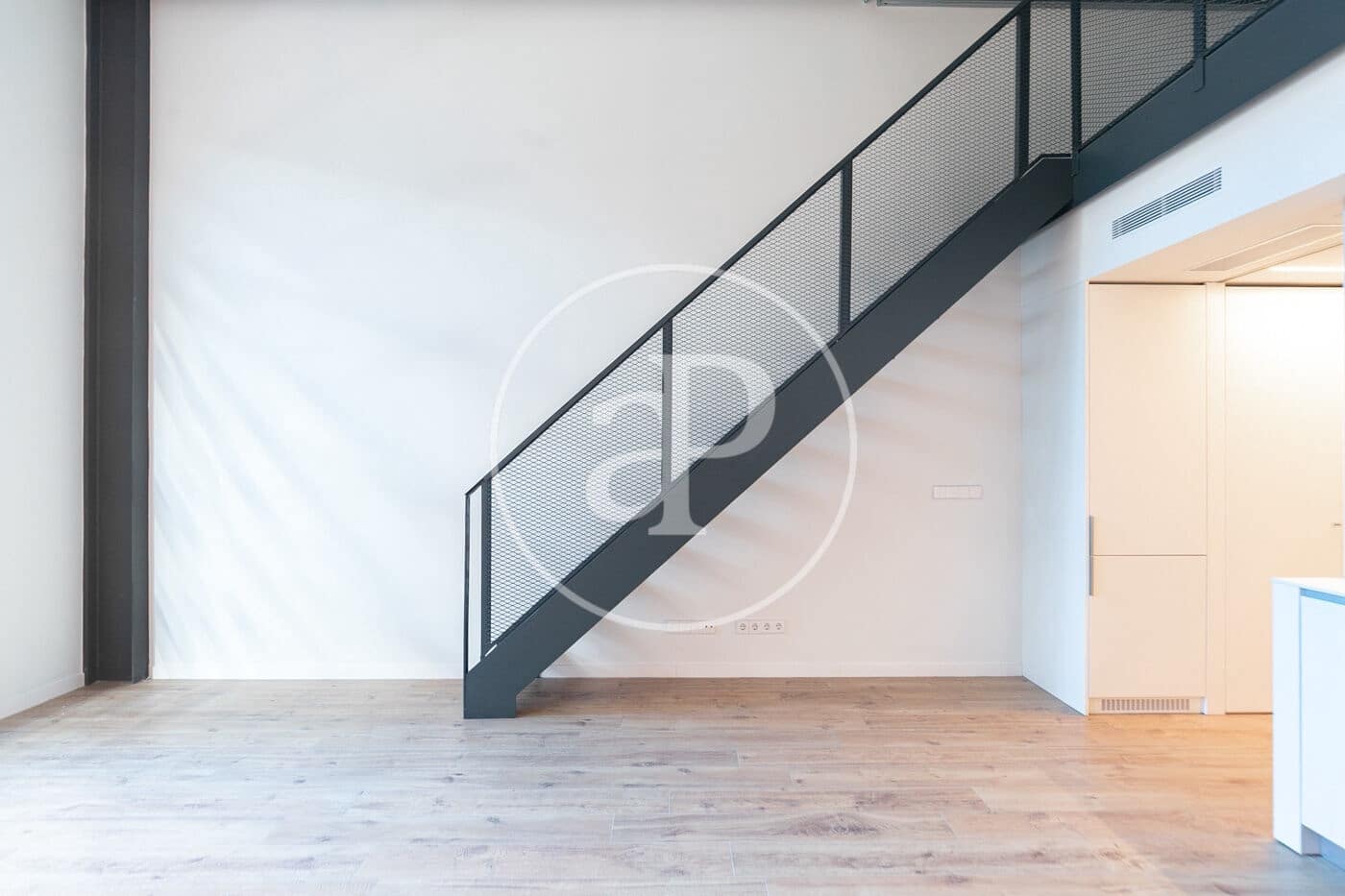 2 slaapkamer Appartement te huur in Barcelona stad - € 2.500 (Ref: 9701607)