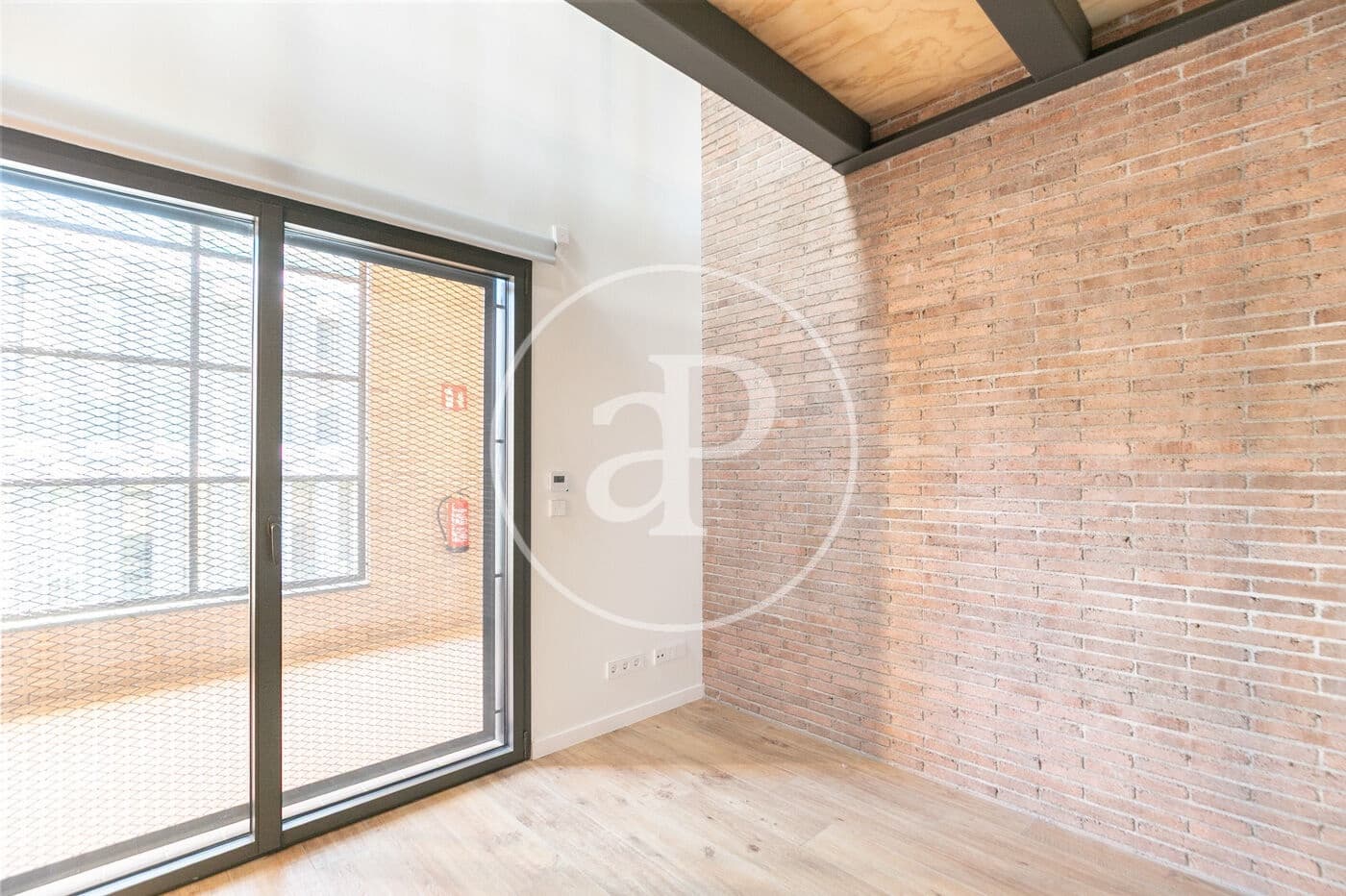 2 slaapkamer Appartement te huur in Barcelona stad - € 2.500 (Ref: 9701607)