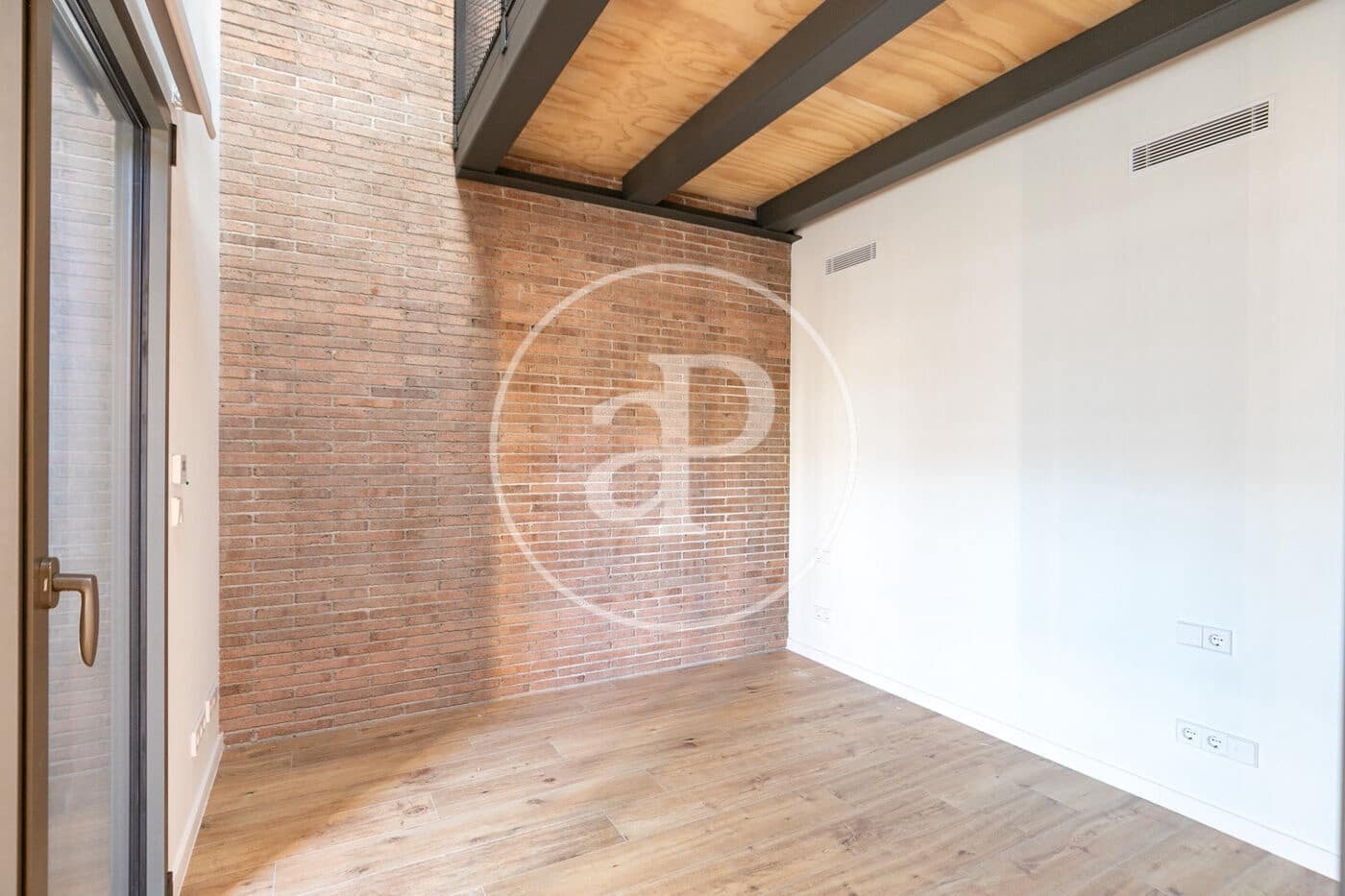 2 slaapkamer Appartement te huur in Barcelona stad - € 2.500 (Ref: 9701607)