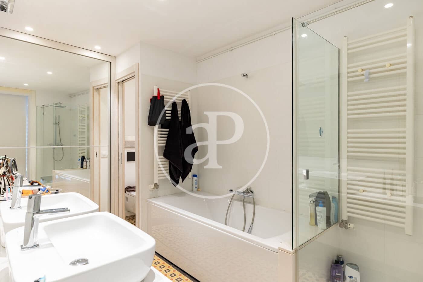 3 bedroom Apartment for sale in Barcelona city - € 1,150,000 (Ref: 9701608)
