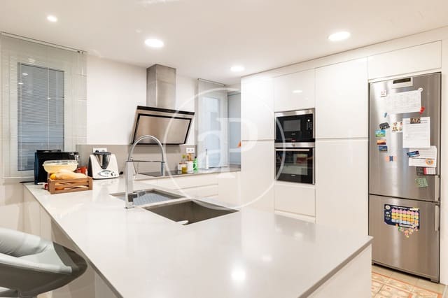 3 bedroom Apartment for sale in La Dreta de L'Eixample, Barcelona city - € 1,150,000 (Ref: 9701608)