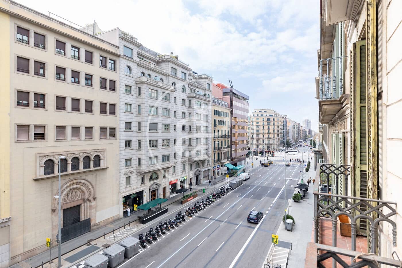 7 bedroom Apartment for sale in Barcelona city - € 1,625,000 (Ref: 9701609)