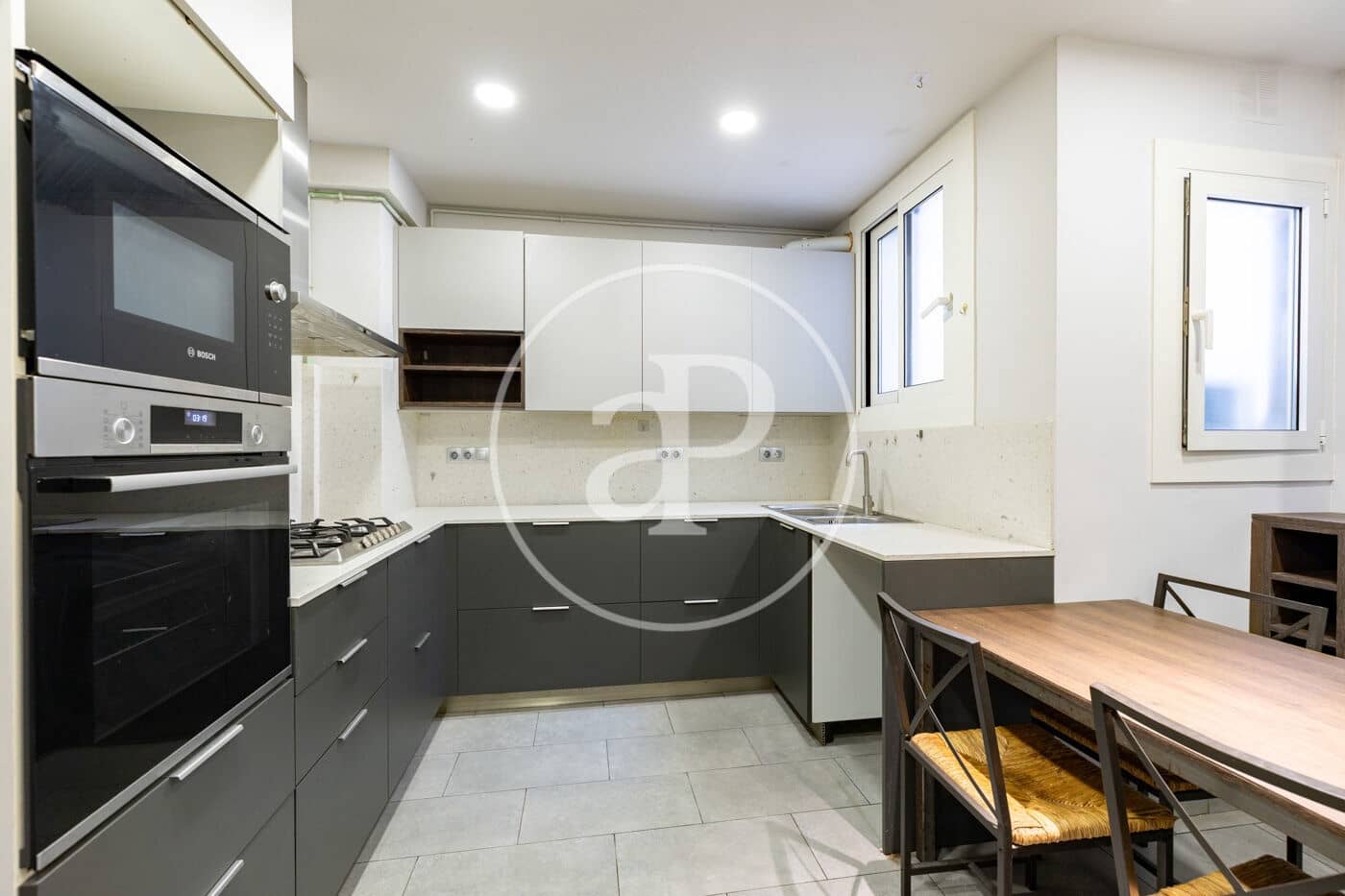 7 bedroom Apartment for sale in Barcelona city - € 1,625,000 (Ref: 9701609)