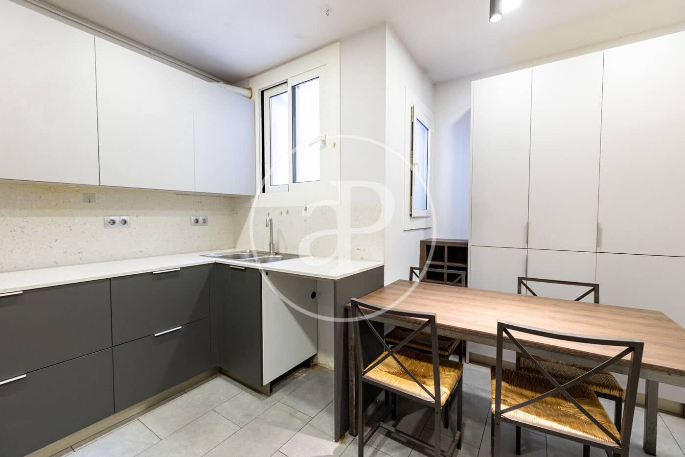 7 bedroom Apartment for sale in Barcelona city - € 1,625,000 (Ref: 9701609)