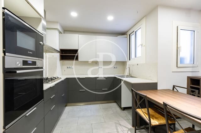 7 bedroom Apartment for sale in La Dreta de L'Eixample, Barcelona city - € 1,625,000 (Ref: 9701609)