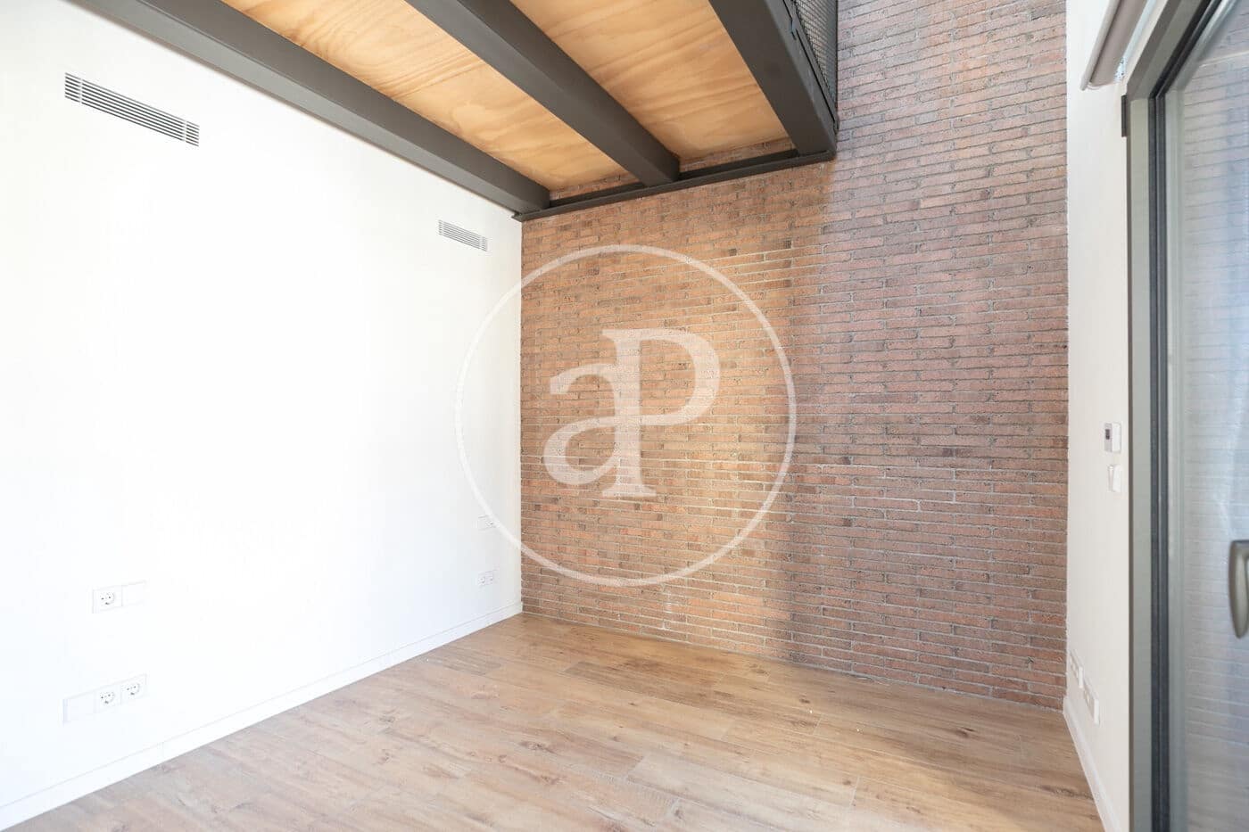 2 slaapkamer Appartement te huur in Barcelona stad - € 2.500 (Ref: 9701610)