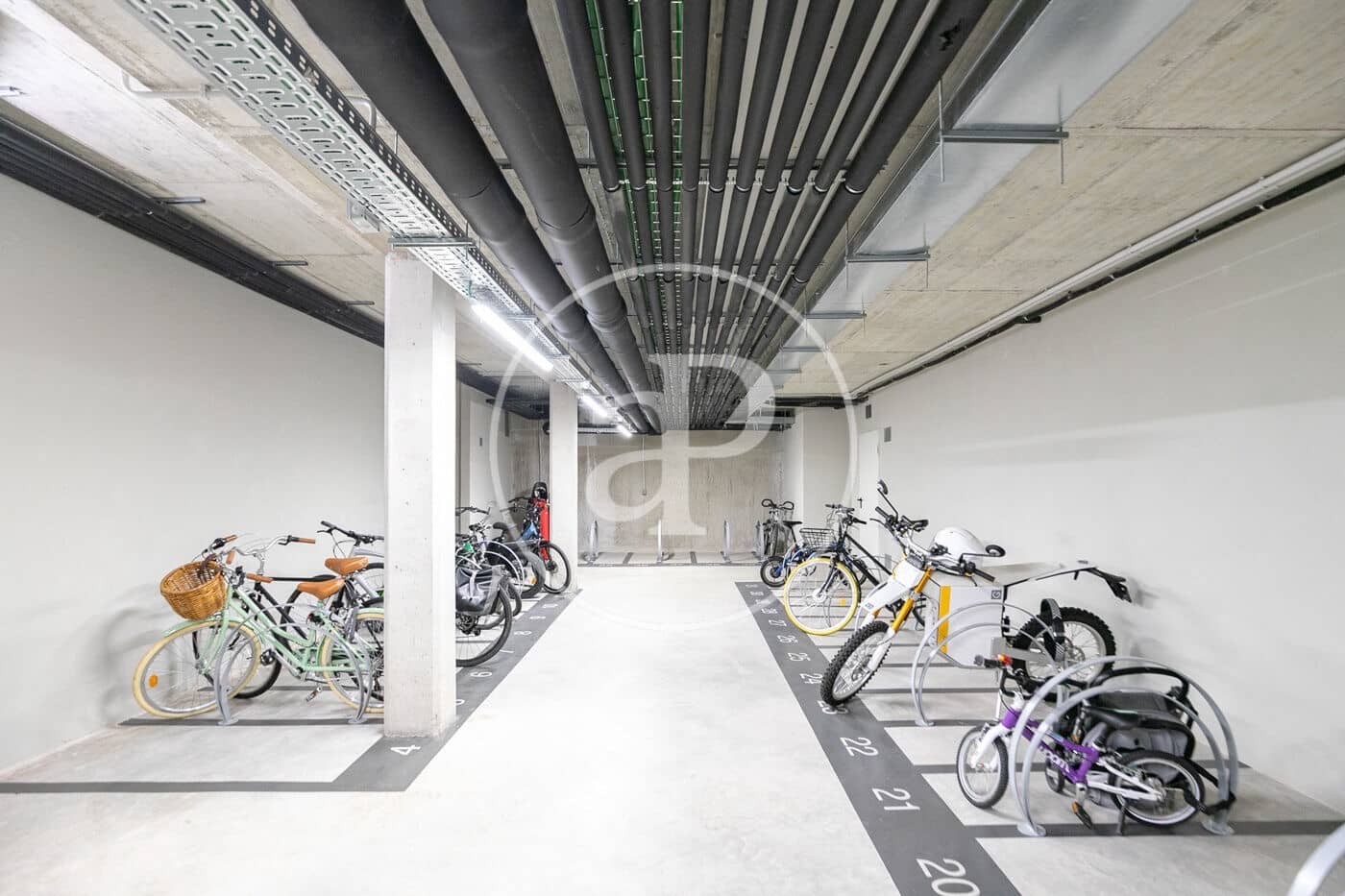 2 slaapkamer Appartement te huur in Barcelona stad - € 2.500 (Ref: 9701610)