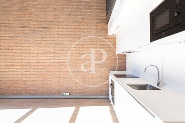 2 slaapkamer Appartement te huur in El Poblenou, Barcelona stad - € 2.500 (Ref: 9701610)