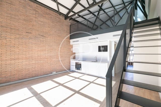 2 slaapkamer Appartement te huur in El Poblenou, Barcelona stad - € 2.500 (Ref: 9701610)