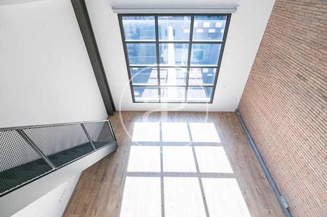 2 slaapkamer Appartement te huur in El Poblenou, Barcelona stad - € 2.500 (Ref: 9701610)