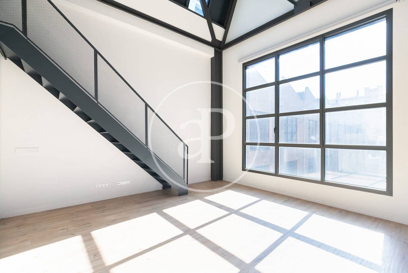 2 slaapkamer Appartement te huur in Barcelona stad - € 2.500 (Ref: 9701610)