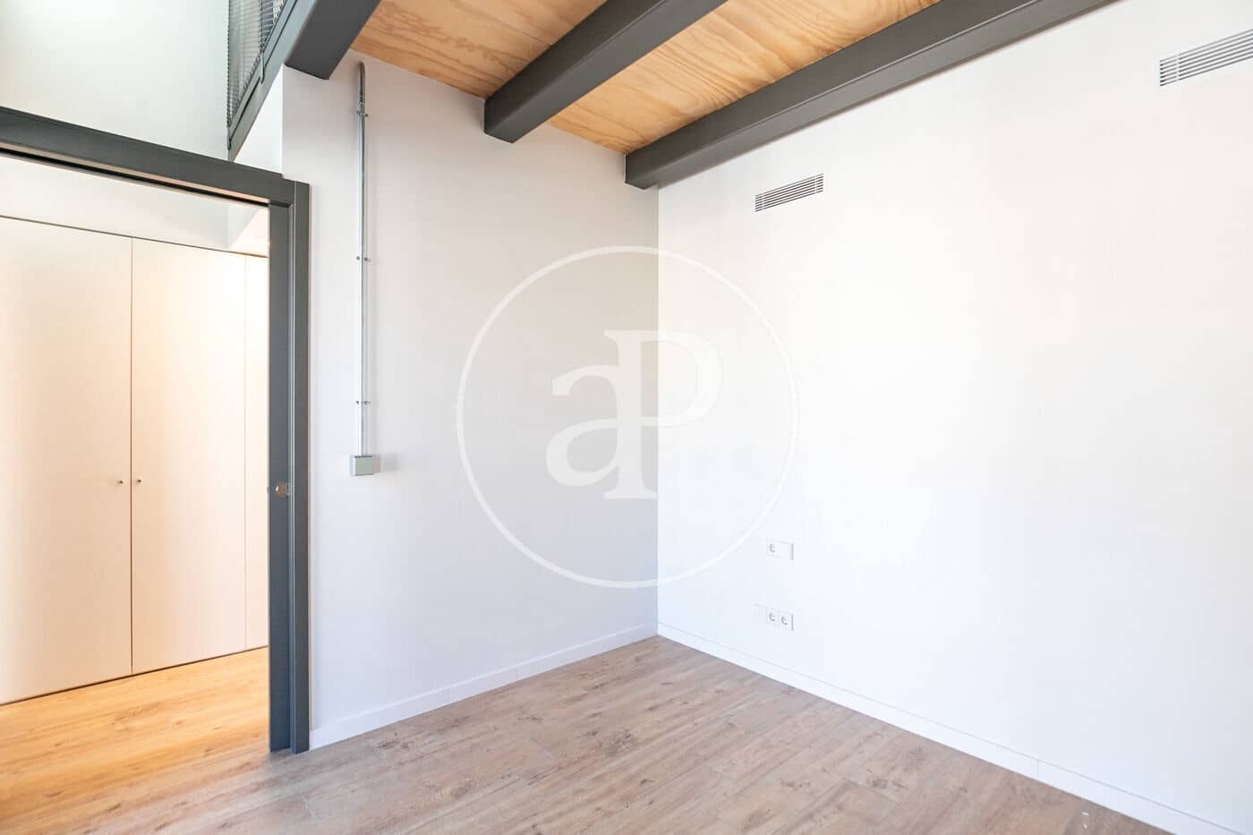 2 slaapkamer Appartement te huur in Barcelona stad - € 2.500 (Ref: 9701610)