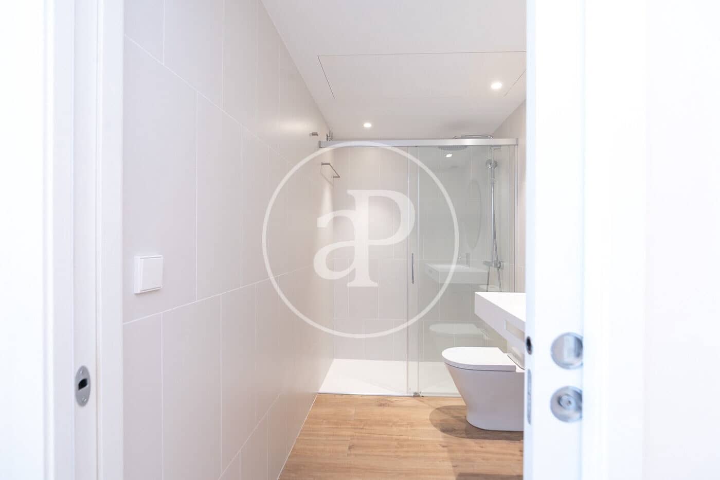 2 slaapkamer Appartement te huur in Barcelona stad - € 2.500 (Ref: 9701610)