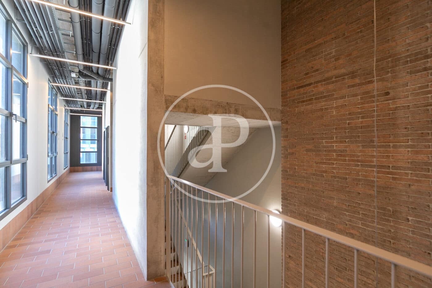 2 slaapkamer Appartement te huur in Barcelona stad - € 2.500 (Ref: 9701610)