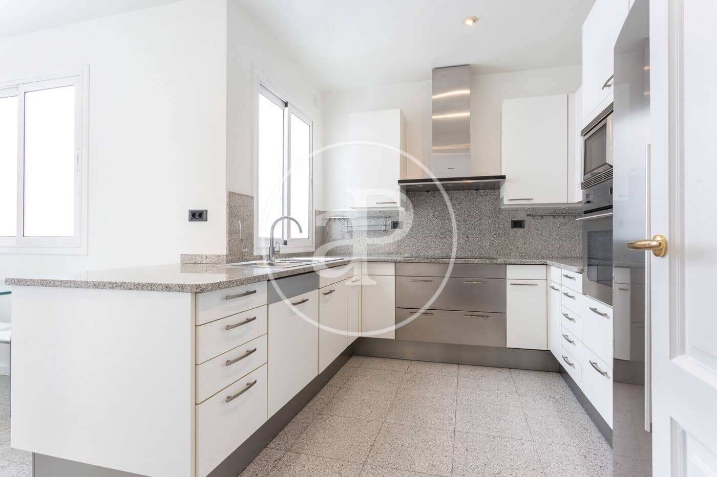 4 sovrum Lägenhet att hyra i Barcelona stad - 7 000 € (Ref: 9711953)