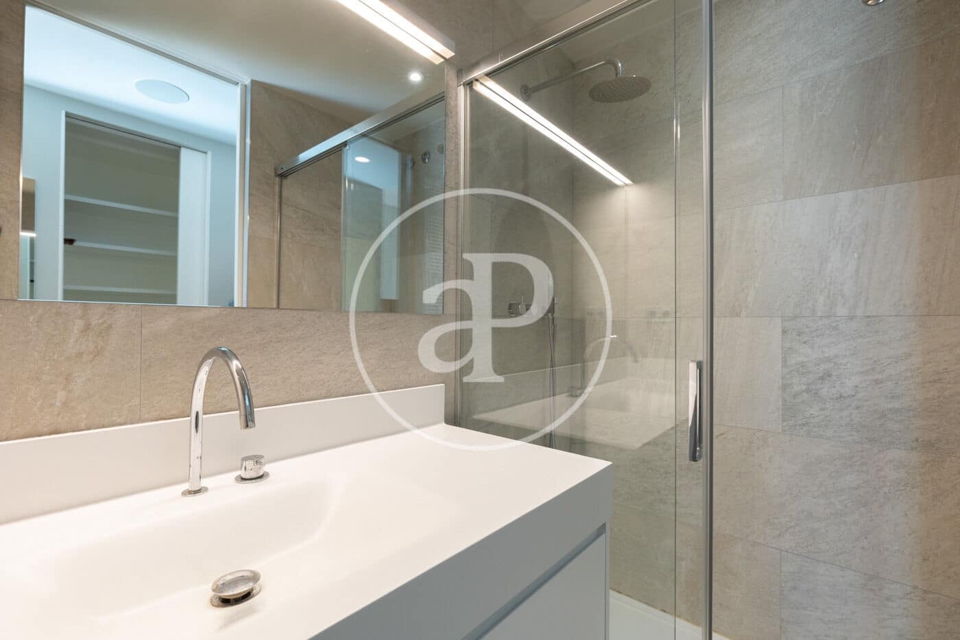 5 bedroom Apartment for rent in Barcelona city - € 15,000 (Ref: 9711955)