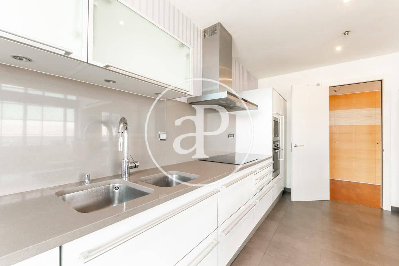 4 slaapkamer Appartement te huur in Barcelona stad met zwembad - € 7.835 (Ref: 9714923)